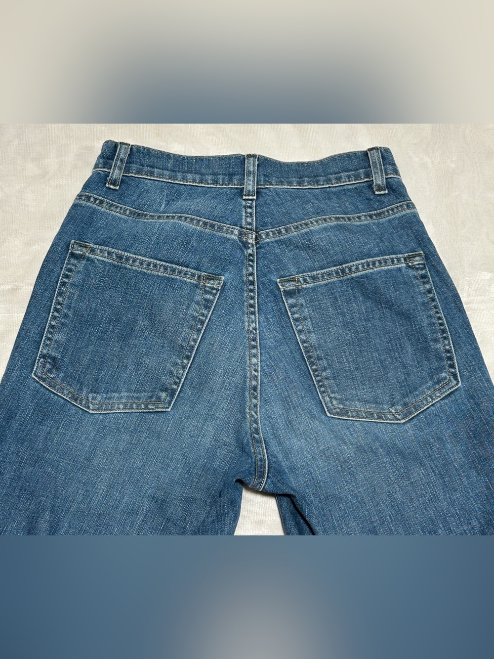 imogene + willie Straight-Leg Jeans in Medium Blue Denim